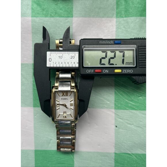 Fossil Two Tone Women’s Quartz Watch (Does Not Work) - Picture 7 of 7